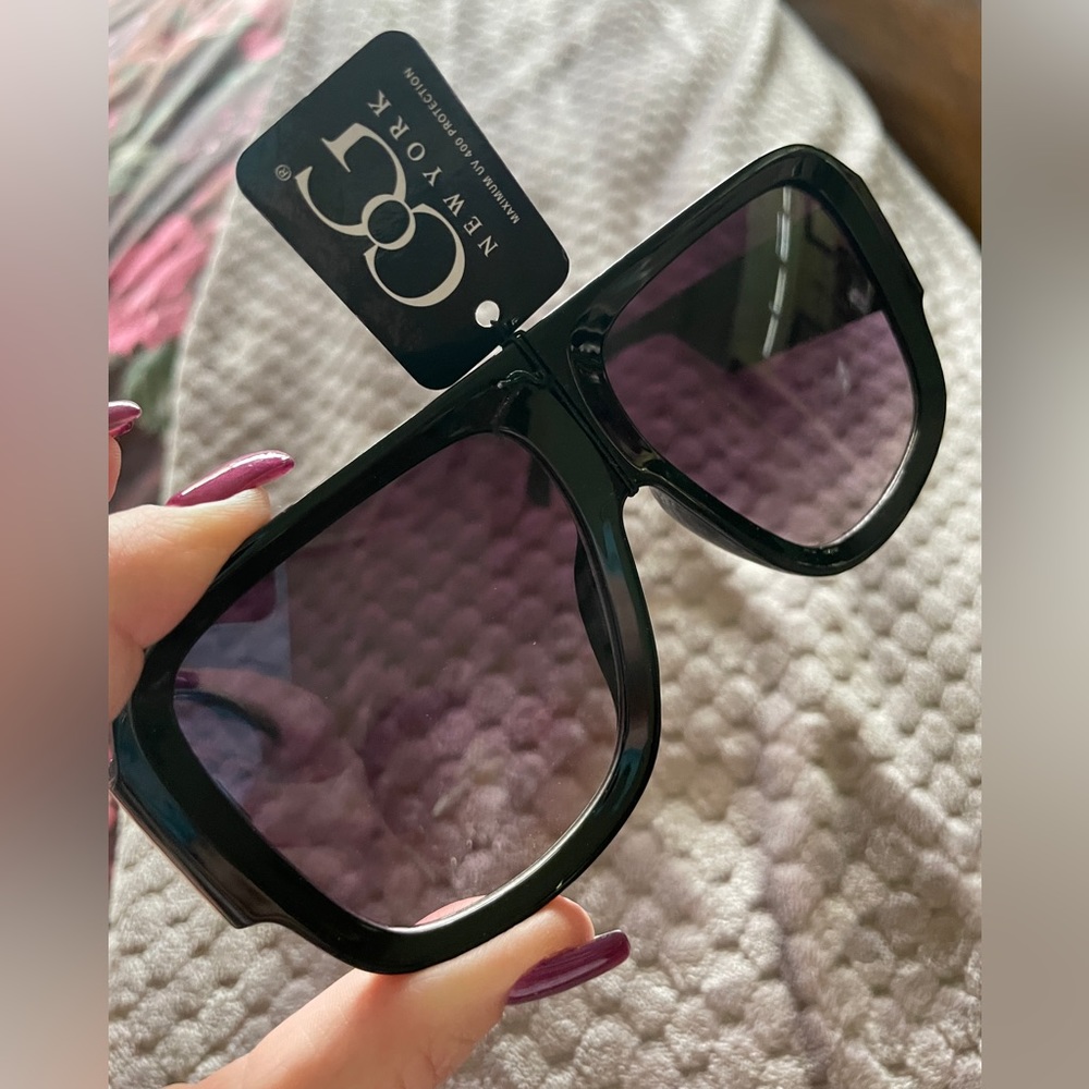 C&G Super Cool NEW Black Aviators 😎